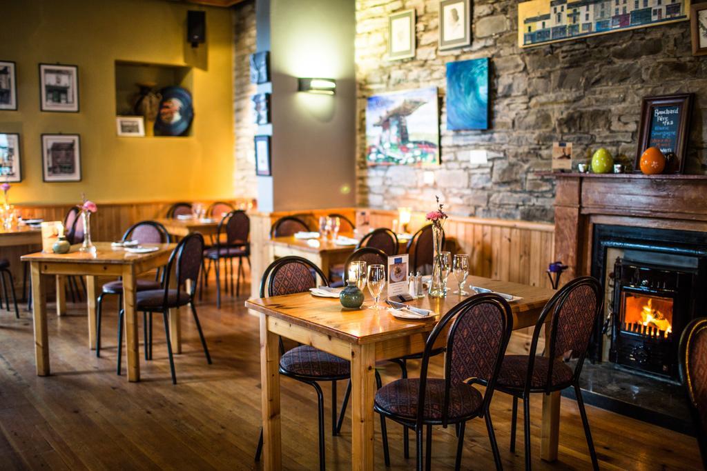 Byrnes Wine Dine Stay Эннистимон Экстерьер фото