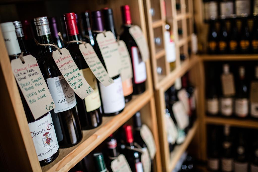 Byrnes Wine Dine Stay Эннистимон Экстерьер фото